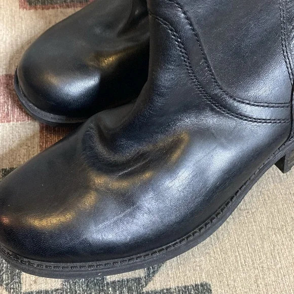 UGG Women's Seldon Riding Boot Black Leather - Picture 5 of 11